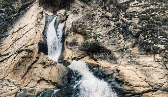 Хучни: Экраноплан "Лунь", Водопад Хучнинский, Крепость семи братьев и одной сестры